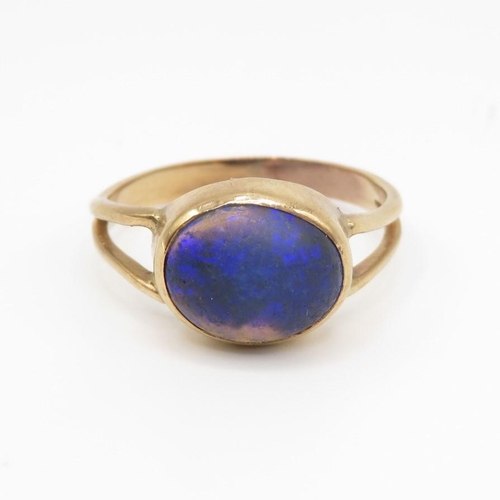 114 - 14ct gold matt finish cabochon dark blue opal ring size P  2.4g