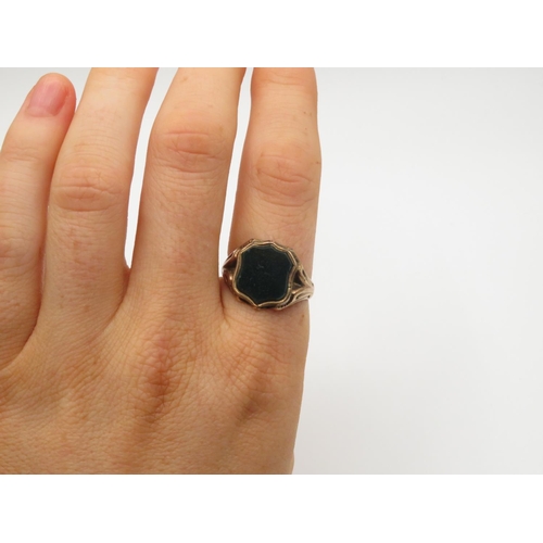 119 - 9ct and bloodstone signet ring size S  2.3g