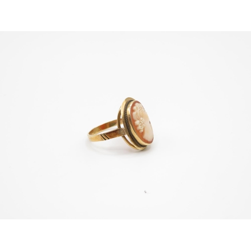 121 - 9ct gold cameo ring size J  2.3g