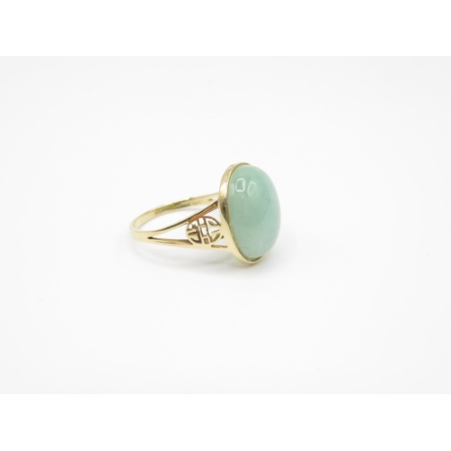 132 - 14ct gold Jadeite cabochon ring size P  4.5g