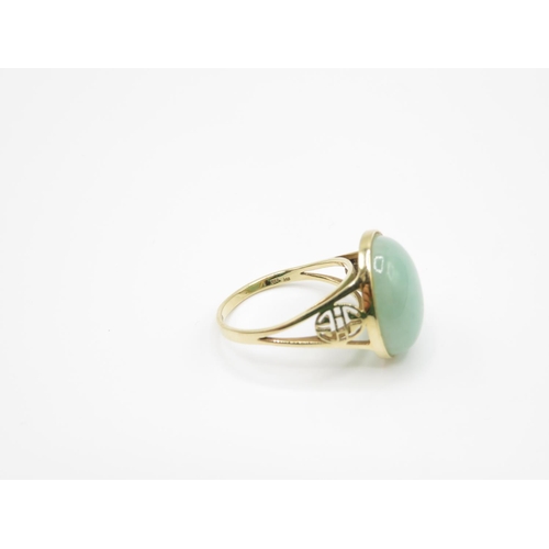132 - 14ct gold Jadeite cabochon ring size P  4.5g
