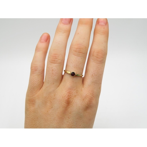 160 - 14ct and garnet ring size N  1.8g
