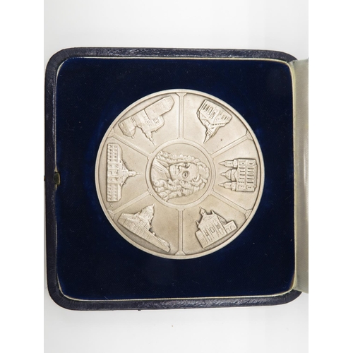 171 - Leather cased John Pinch 925 silver Sir Christopher Wren medal  202g