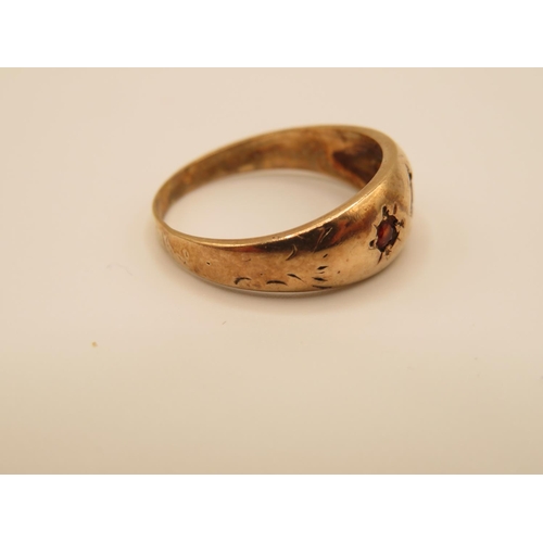 44 - Antique 9ct gold and garnet Gypsy set ring  3g  size O