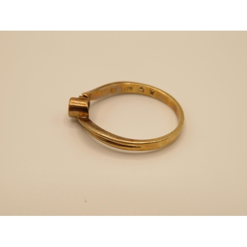 63 - 9ct gold diamond ring size T 2.5g