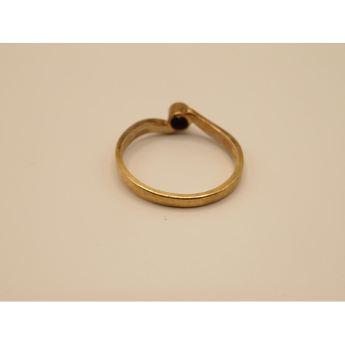 63 - 9ct gold diamond ring size T 2.5g