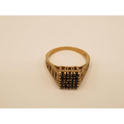 66 - 9ct gold and sapphire ring size P  3.5g