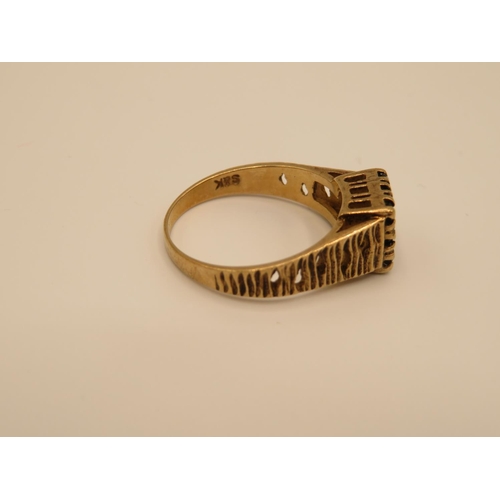 66 - 9ct gold and sapphire ring size P  3.5g