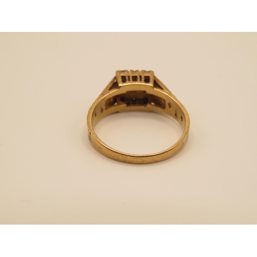 66 - 9ct gold and sapphire ring size P  3.5g