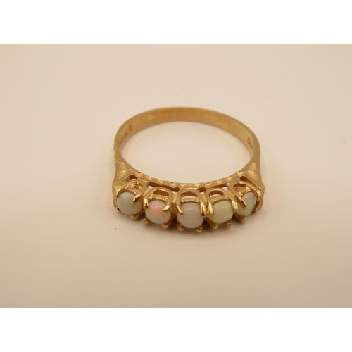 72 - 9ct gold and opal ring size O 2.1g