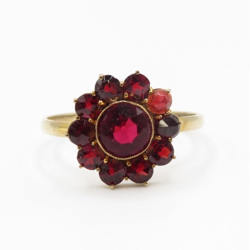 84 - 9ct gold and garnet ring size M  1.3g