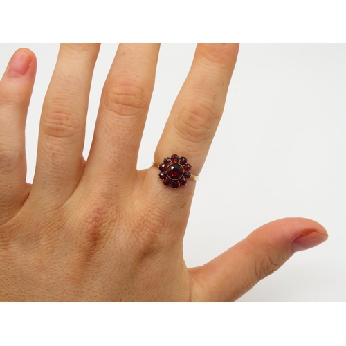 84 - 9ct gold and garnet ring size M  1.3g