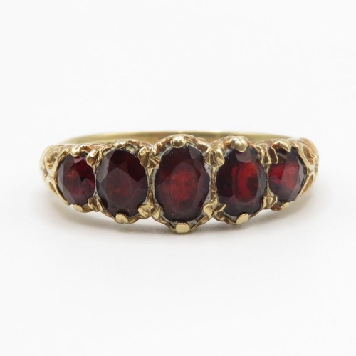 89 - 9ct gold antique garnet ring size P  3.2g