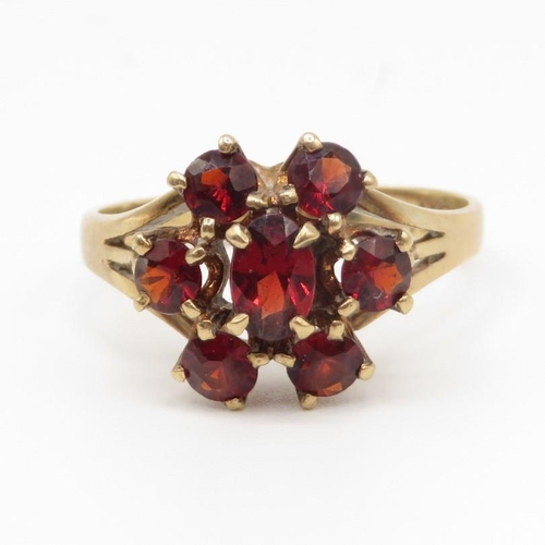 90 - 9ct gold and garnet ring size N  3.4g