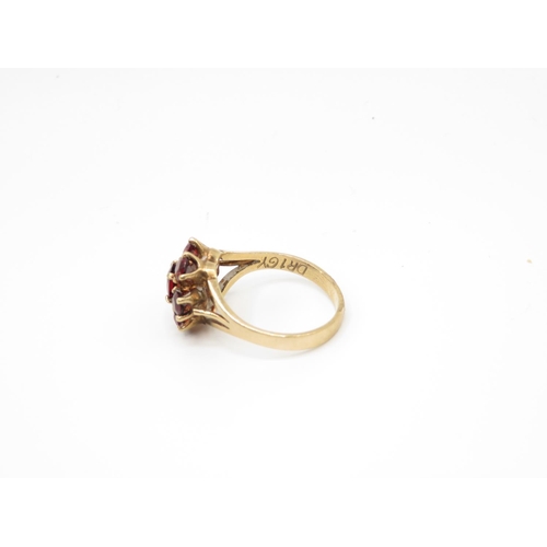 90 - 9ct gold and garnet ring size N  3.4g