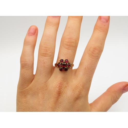 90 - 9ct gold and garnet ring size N  3.4g