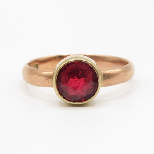 95 - 9ct gold and garnet ring size M  2.2g