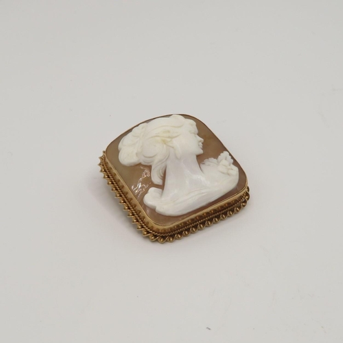 11 - 9ct gold and cameo brooch 38mm width  10.7g