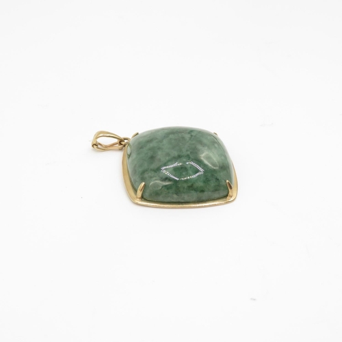 14 - 9ct gold and green stone pendant 30mm width  11g