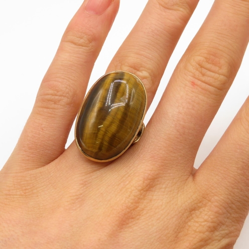 29 - 9ct gold and cabochon Tiger's Eye ring size L 10g