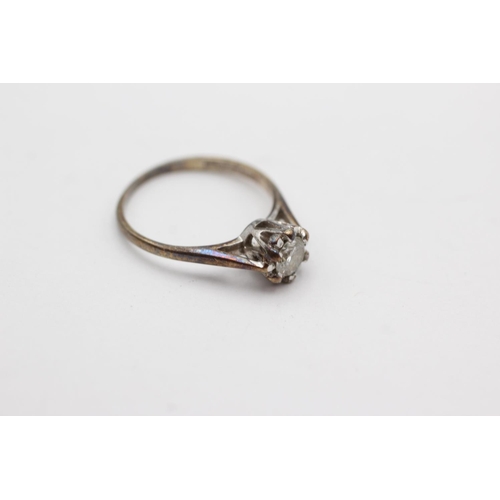 11 - 9ct gold diamond solitaire ring (1.9g) Size L