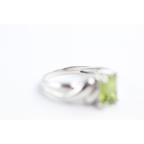 110 - 9ct white gold peridot dress ring (4.1g) Size N