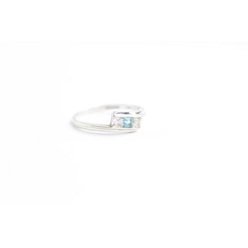 119 - 9ct white gold clear gemstone & topaz ring (2.3g) Size Q