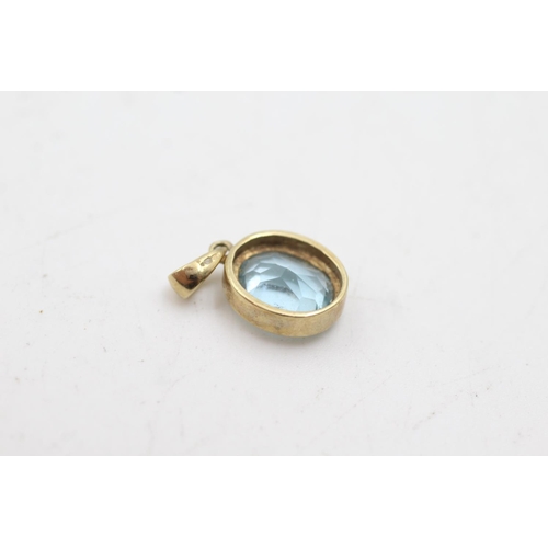 120 - 9ct gold framed topaz pendant (1.8g)