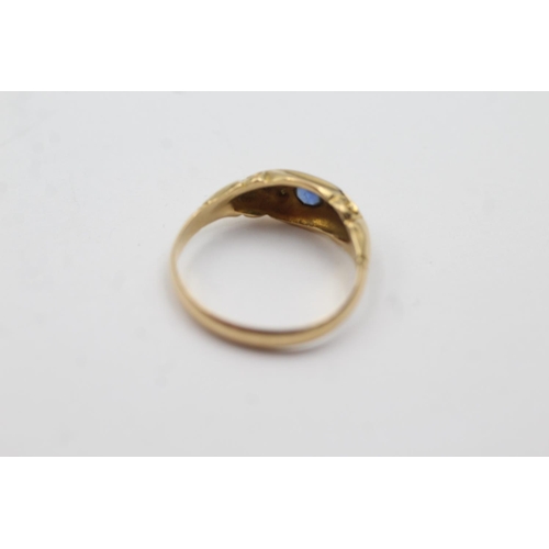 129 - 18ct gold antique diamond and sapphire ring hallmarked Birmingham, 1809 (2.5g)