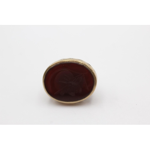 135 - 9ct gold antique carnelian seal fob (9.3g)