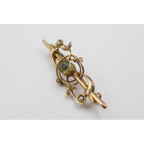 137 - 15ct gold antique peridot and pearl set brooch, hallmarked Chester (2.7g)