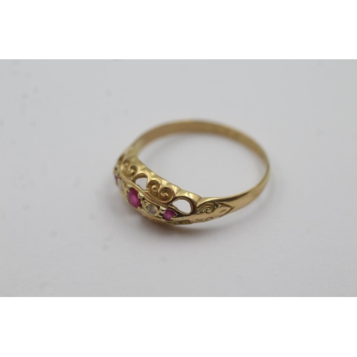 139 - 18ct gold antique diamond & ruby gypsy ring (1.8g) Size O