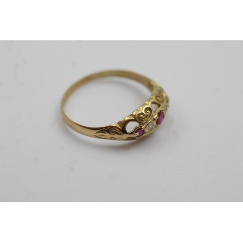 139 - 18ct gold antique diamond & ruby gypsy ring (1.8g) Size O