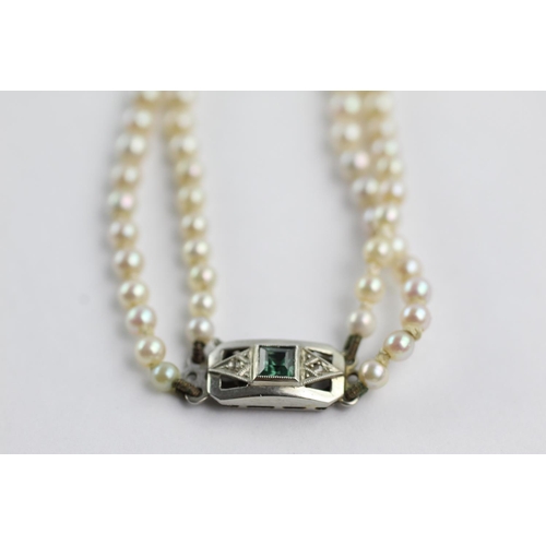 142 - 9ct white gold green gemstone & diamond clasped faux pearl necklace (27.5g)