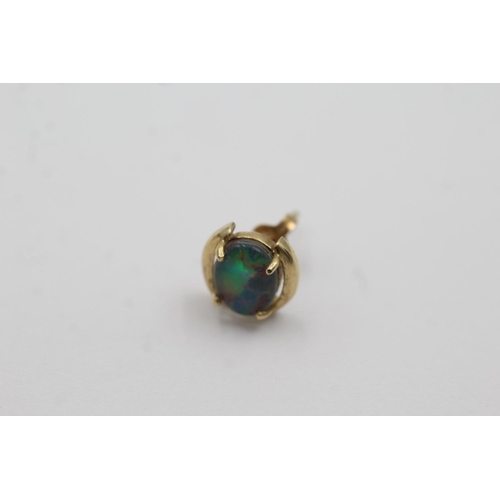 158 - 14ct gold opal stud earrings (1.8g)