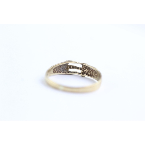 180 - 9ct gold buckle ring (1.5g) Size P