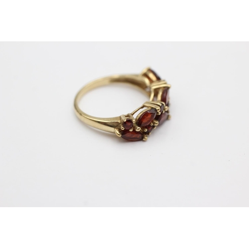 182 - 9ct gold garnet fronted ring (2.9g) Size O