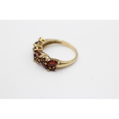 182 - 9ct gold garnet fronted ring (2.9g) Size O