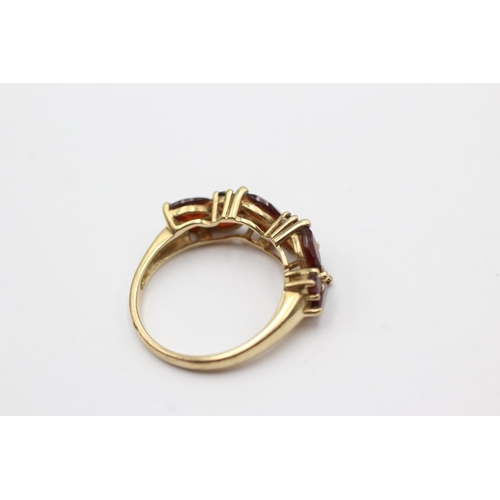 182 - 9ct gold garnet fronted ring (2.9g) Size O