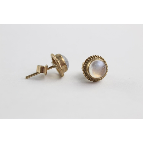 218 - 9ct gold moonstone rope framed stud earrings (1.3g)