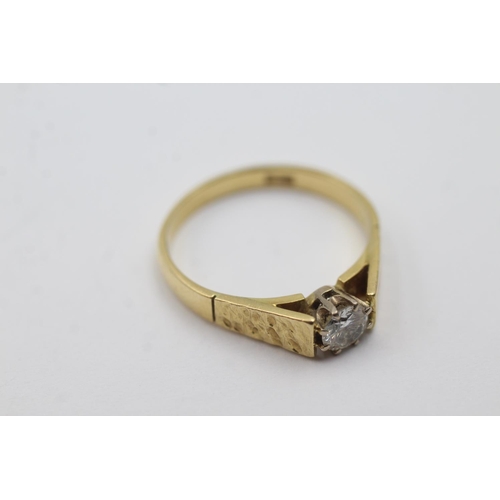 220 - 18ct gold diamond solitaire ring (4g) Size R