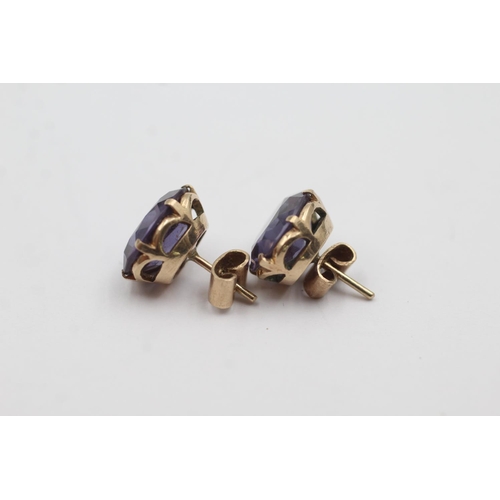 228 - 9ct gold synthetic colour change sapphire stud earrings (4.5g)