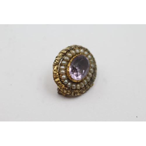 239 - 10ct gold antique amethyst and pearl set brooch (4.7g)