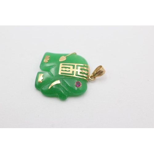 240 - 14ct gold oriental jade elephant pendant (2.9g)