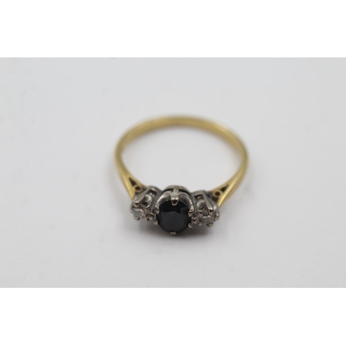 242 - 18ct gold diamond and sapphire ring (2.4g) Size L