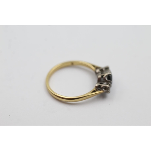 242 - 18ct gold diamond and sapphire ring (2.4g) Size L