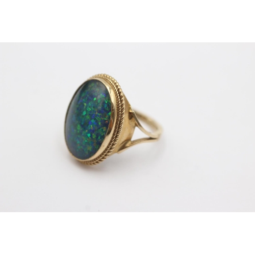 248 - 9ct gold rope framed opal dress ring (4.4g) Size M