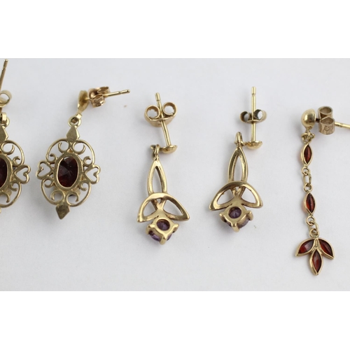 253 - 3 x 9ct gold paired gemstone earrings inc. garnet and amethyst (3.7g)