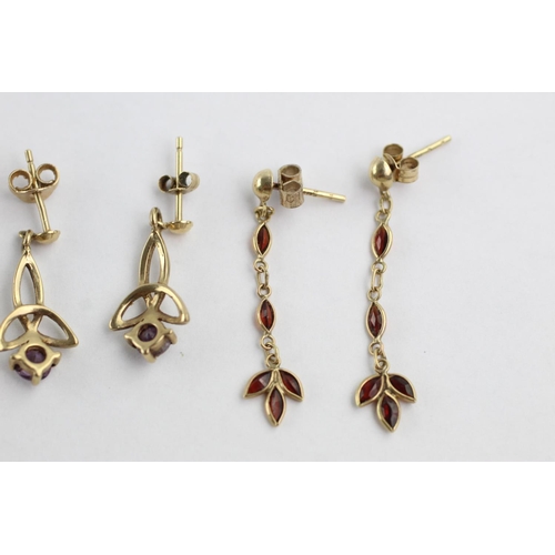 253 - 3 x 9ct gold paired gemstone earrings inc. garnet and amethyst (3.7g)