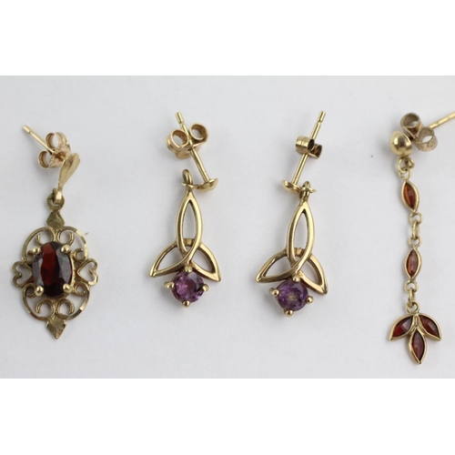 253 - 3 x 9ct gold paired gemstone earrings inc. garnet and amethyst (3.7g)